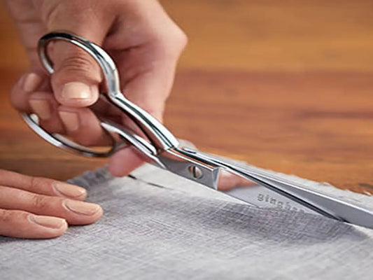 What Are the Best Sewing Scissors for Left-Handed Users?